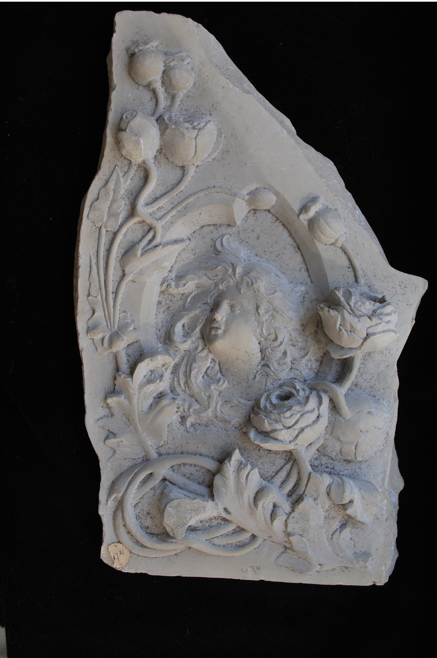 figura femminile con fiori (scultura) - scuola del corallo di Torre del Greco (inizio sec. XX)