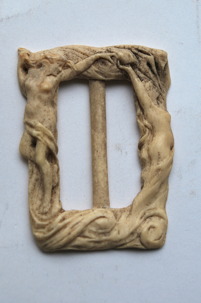 Figure femminili danzanti (fibbia da cintura) di Domenico Porzio (scuola) (primo quarto sec. XX)