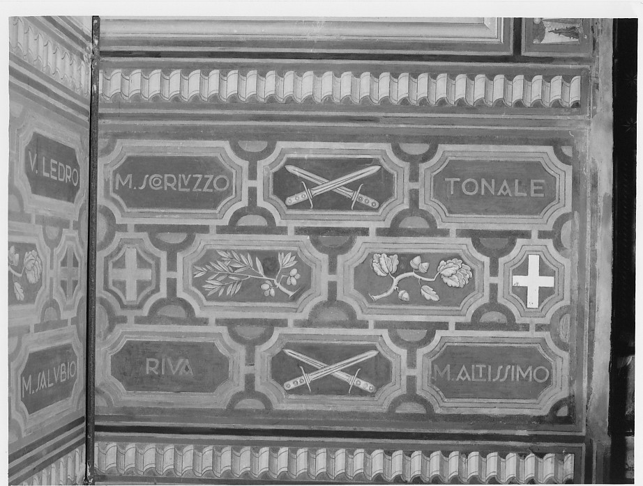 motivi decorativi geometrici, spade, rami di quercia e alloro, stemma Savoia (dipinto, complesso decorativo) di Chini Tito (sec. XX)