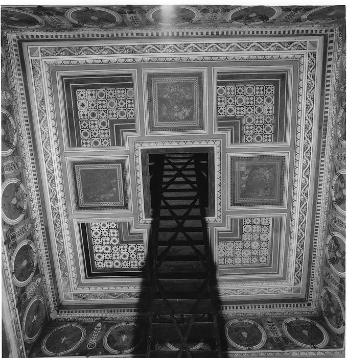 motivi decorativi geometrici e monogramma Ia Armata (dipinto, complesso decorativo) di Chini Tito (sec. XX)