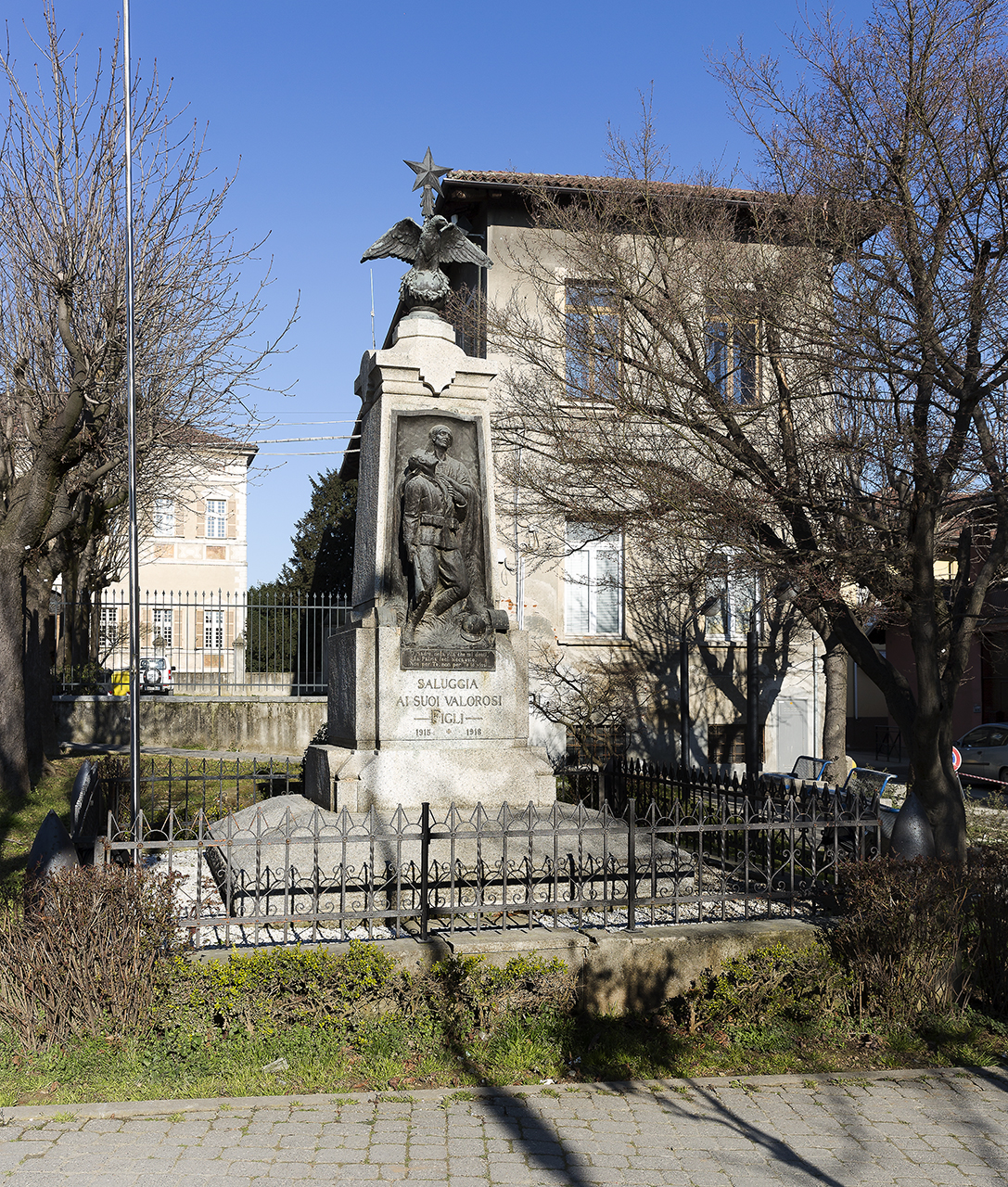 allegoria del sacrificio del soldato per la Patria (monumento ai caduti - ad obelisco) - ambito piemontese (prima metà sec. XX)