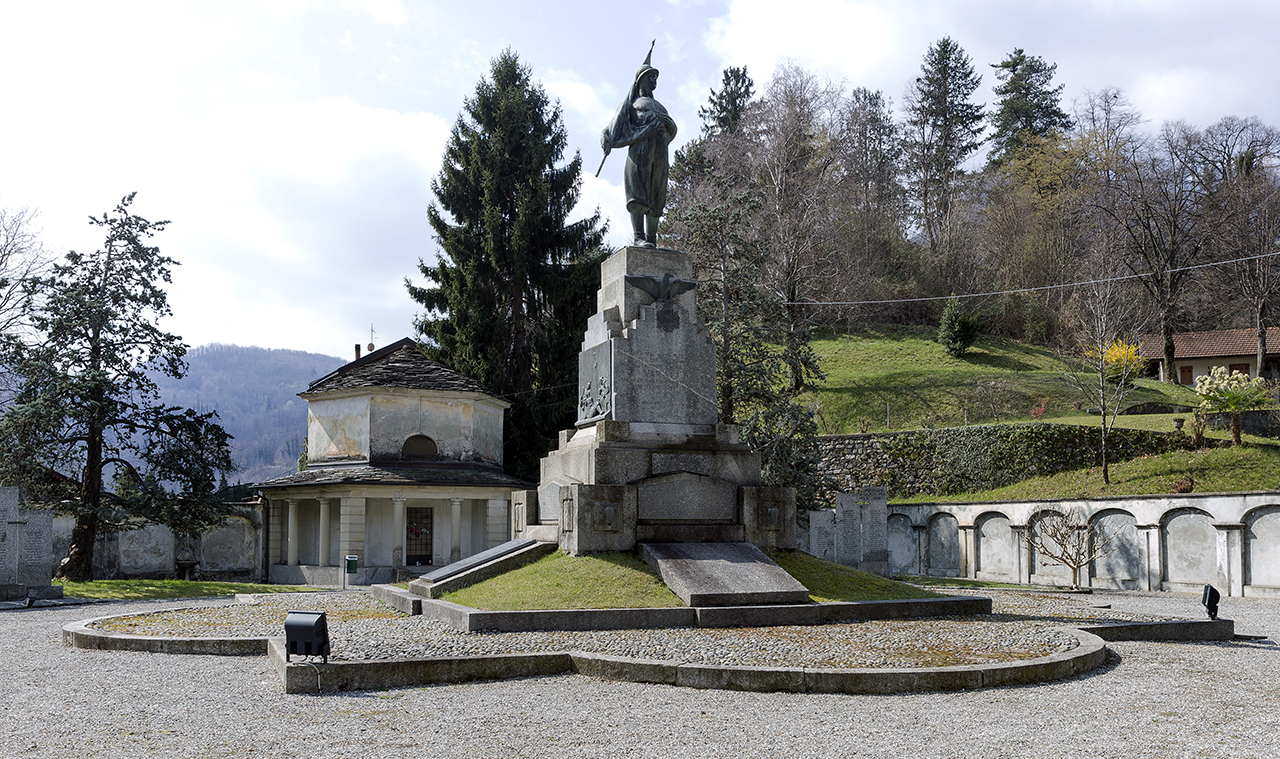 monumento ai caduti - a cippo di Bertolini Clemente (prima metà sec. XX)