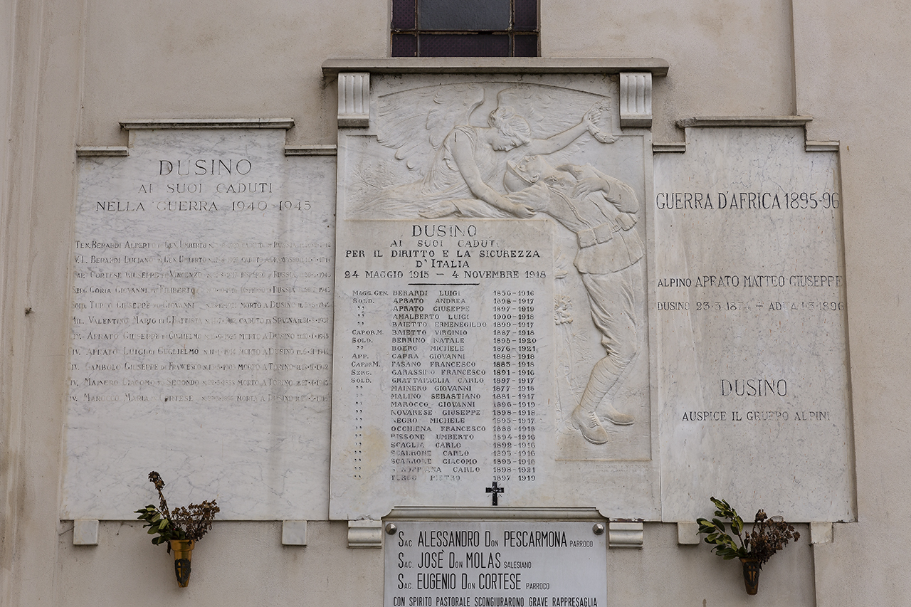 allegoria della morte del soldato (monumento ai caduti - a lapide) di Ditta Rissone e Vittone (primo quarto, metà sec. XX, sec. XX)