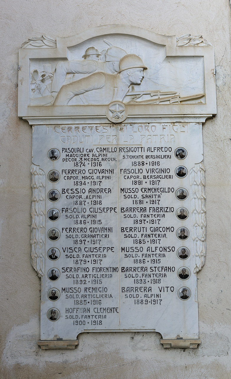 figura di soldato in combattimento (monumento ai caduti - a lapide) di Borello Giovanni (primo quarto sec. XX)