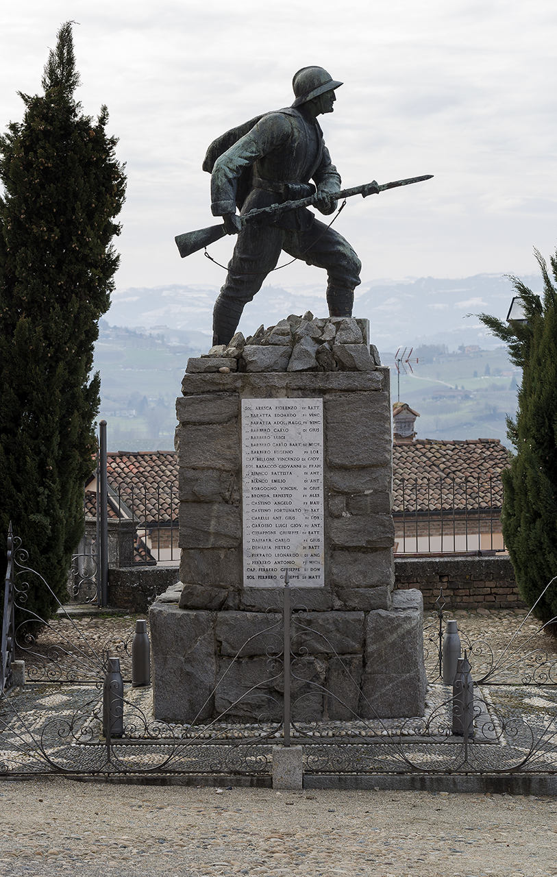 figura di soldato: fante (monumento ai caduti - a cippo) - ambito piemontese (secondo quarto sec. XX)