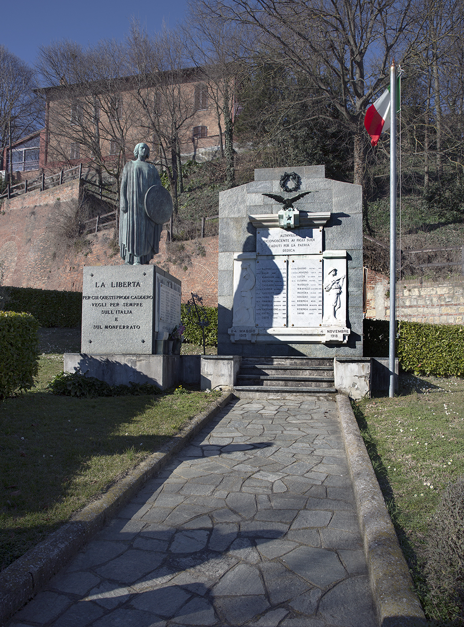 La Libertà, allegoria della Vittoria come aquila, figura di soldato: fante (monumento ai caduti) di Ditta Montafia e Risso, Landowski Paul (prima metà sec. XX)