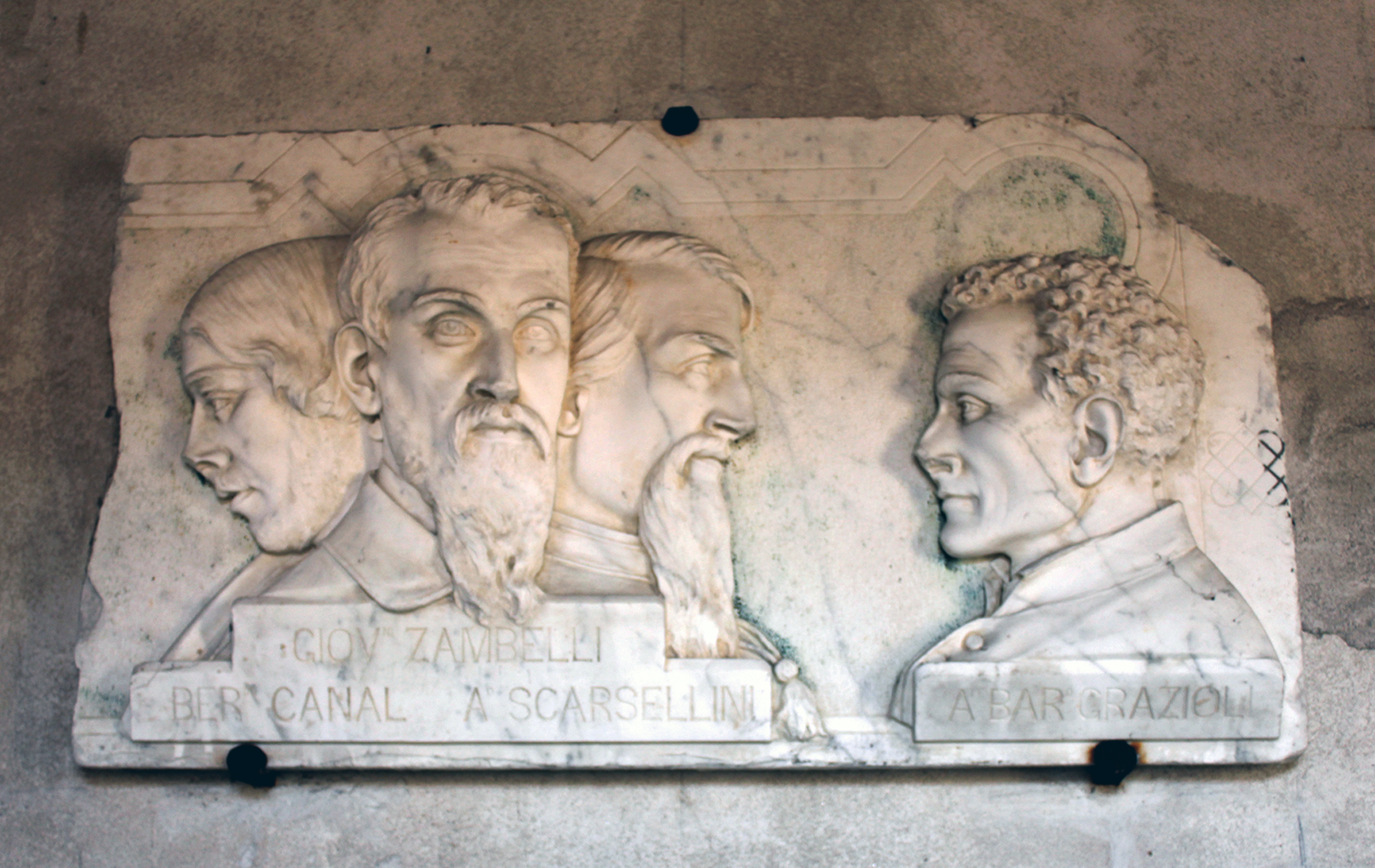 ritratti di Giovanni Zambelli, Bernardo Canal, Angelo Scarsellini, don Bartolomeo Grazioli (rilievo, frammento) di Miglioretti Pasquale (XX)