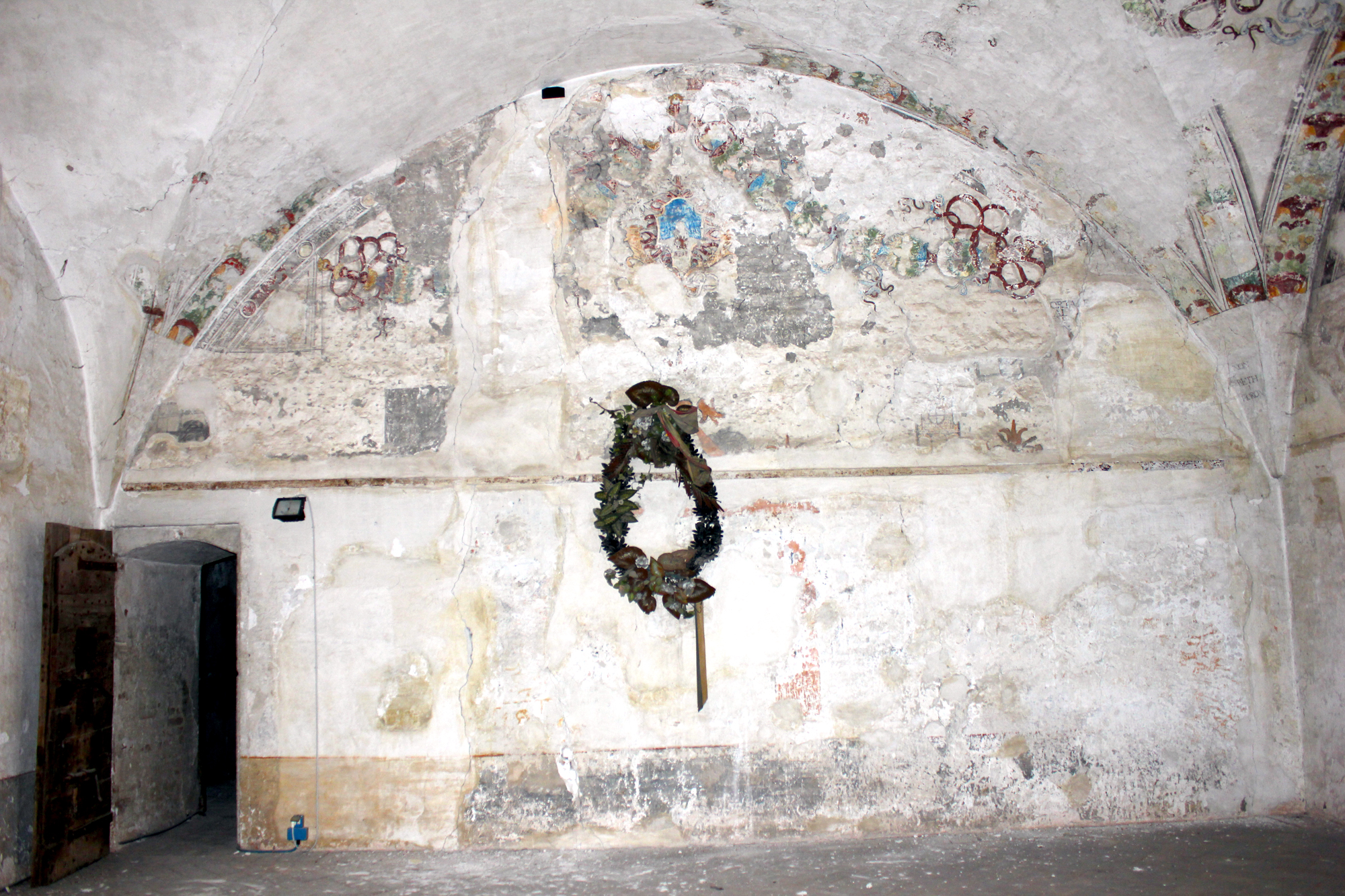 decorazioni ornamentali con elementi araldici (decorazione pittorica, elemento d'insieme) - ambito italiano (secc. XV/ XVI)