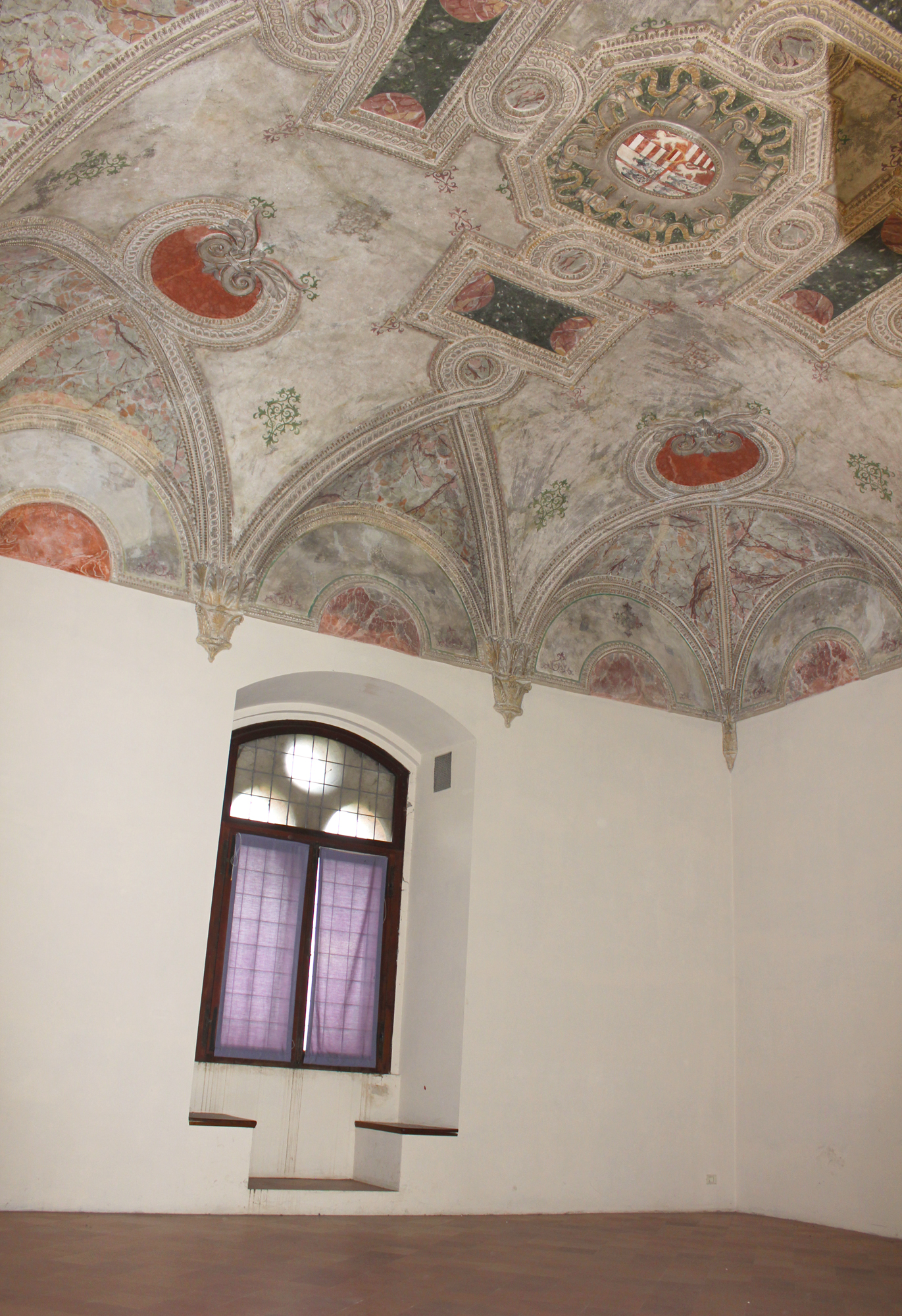decorazioni ornamentali, specchiature a finto marmo, elemento araldico (decorazione plastico-pittorica, insieme) di Bartolino da Novara - ambito italiano (secc. XIV/ XV, secc. XV/ XVI, sec. XVI)