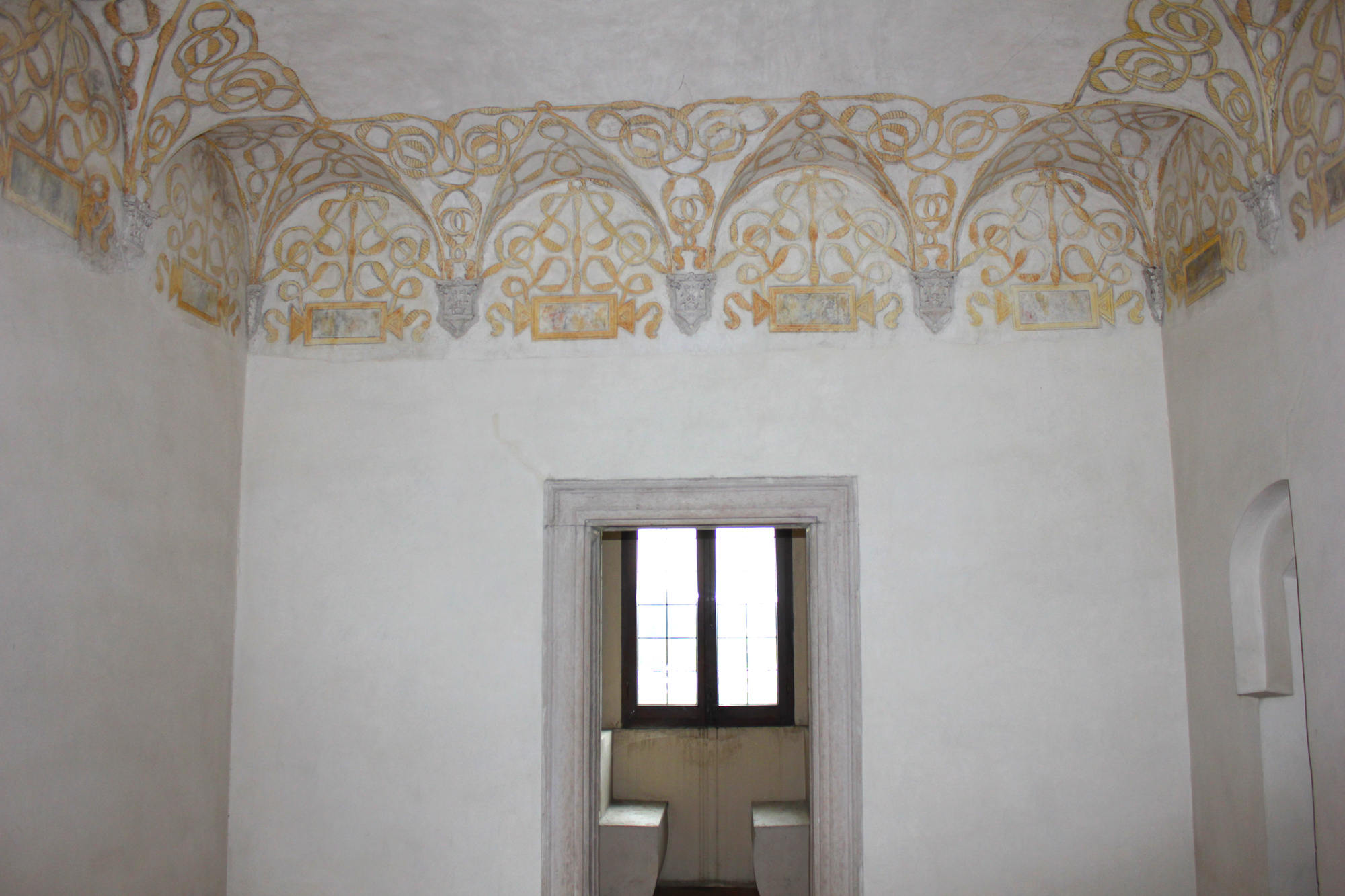 decorazioni ornamentali con nodi e targhe, canne palustri (?) (decorazione plastico-pittorica, insieme) di Bartolino da Novara - ambito italiano (secc. XIV/ XV, secc. XV/ XVI)