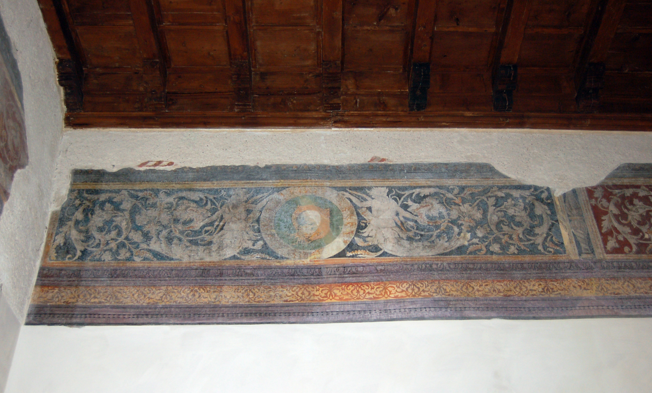 decorazioni ornamentali con grottesche e imprese araldiche (fascia ornamentale, complesso decorativo) - ambito italiano (sec. XVI)