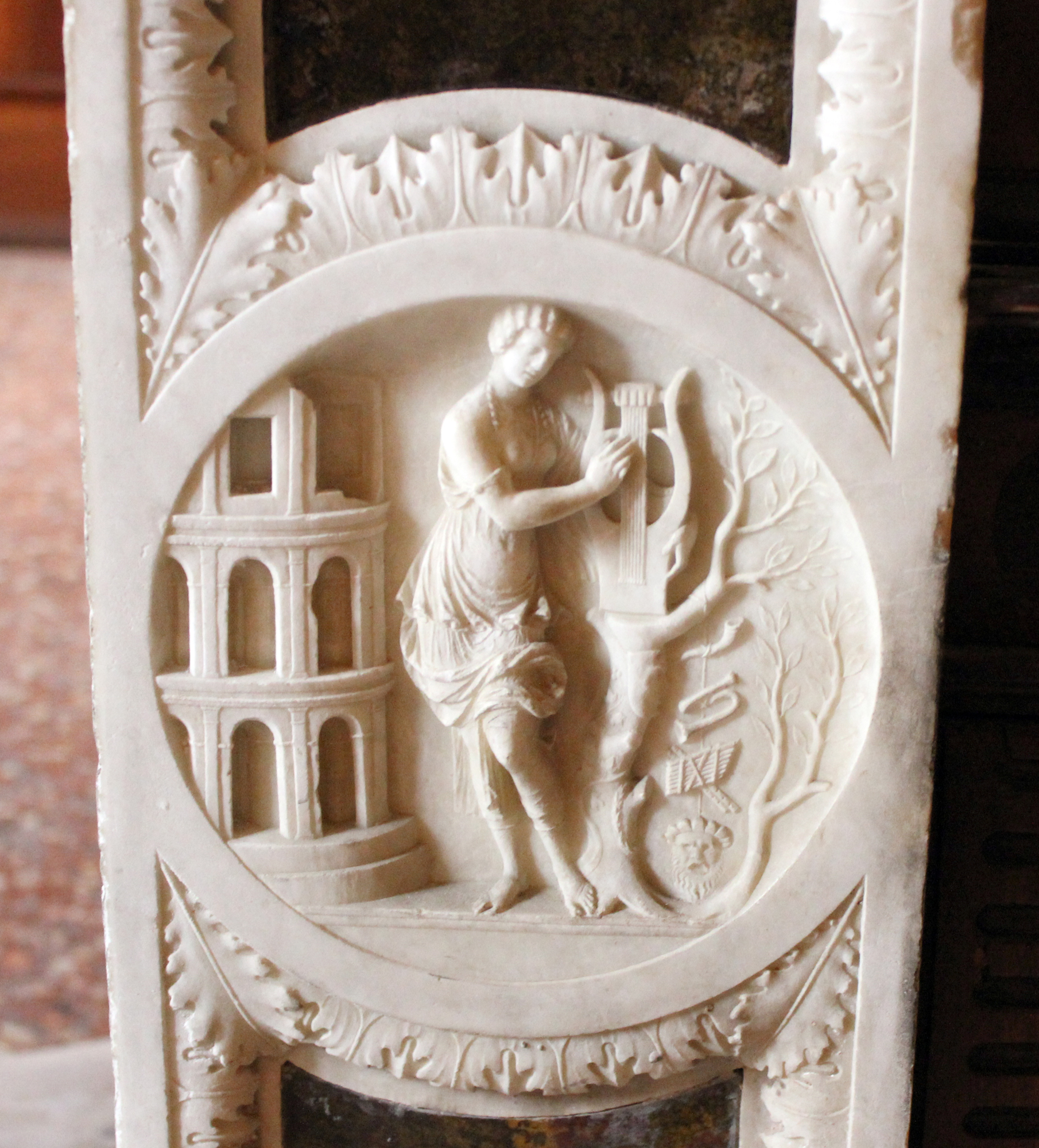 figura allegorica femminile che suona la cetra (rilievo, elemento d'insieme) di Ganti Giovanni Cristoforo (e aiuti) (secc. XV/ XVI)