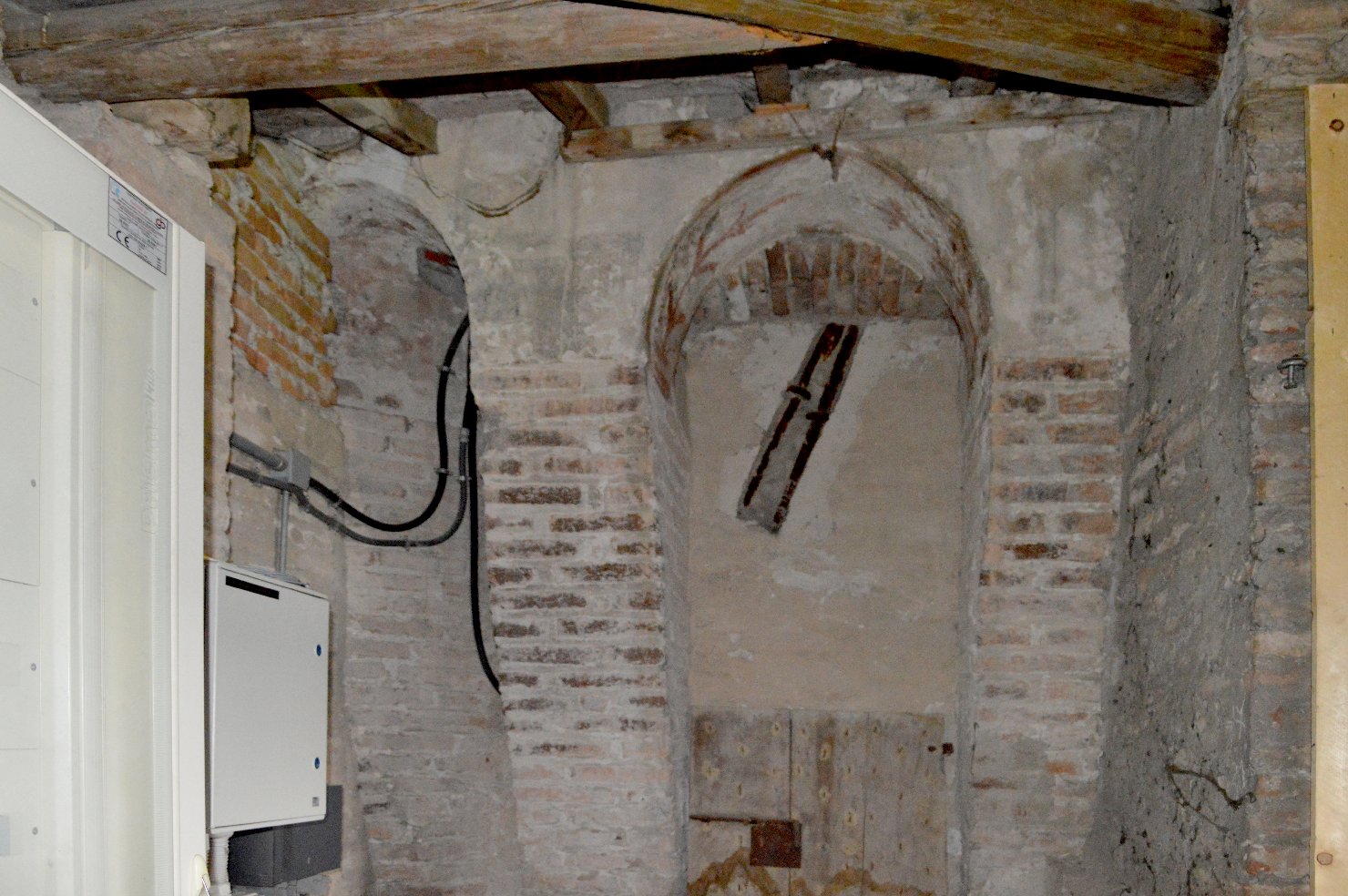 decorazioni ornamentali a girali fitomorfi (decorazione pittorica, frammento) di Bartolino da Novara - ambito italiano (secc. XIV/ XV)