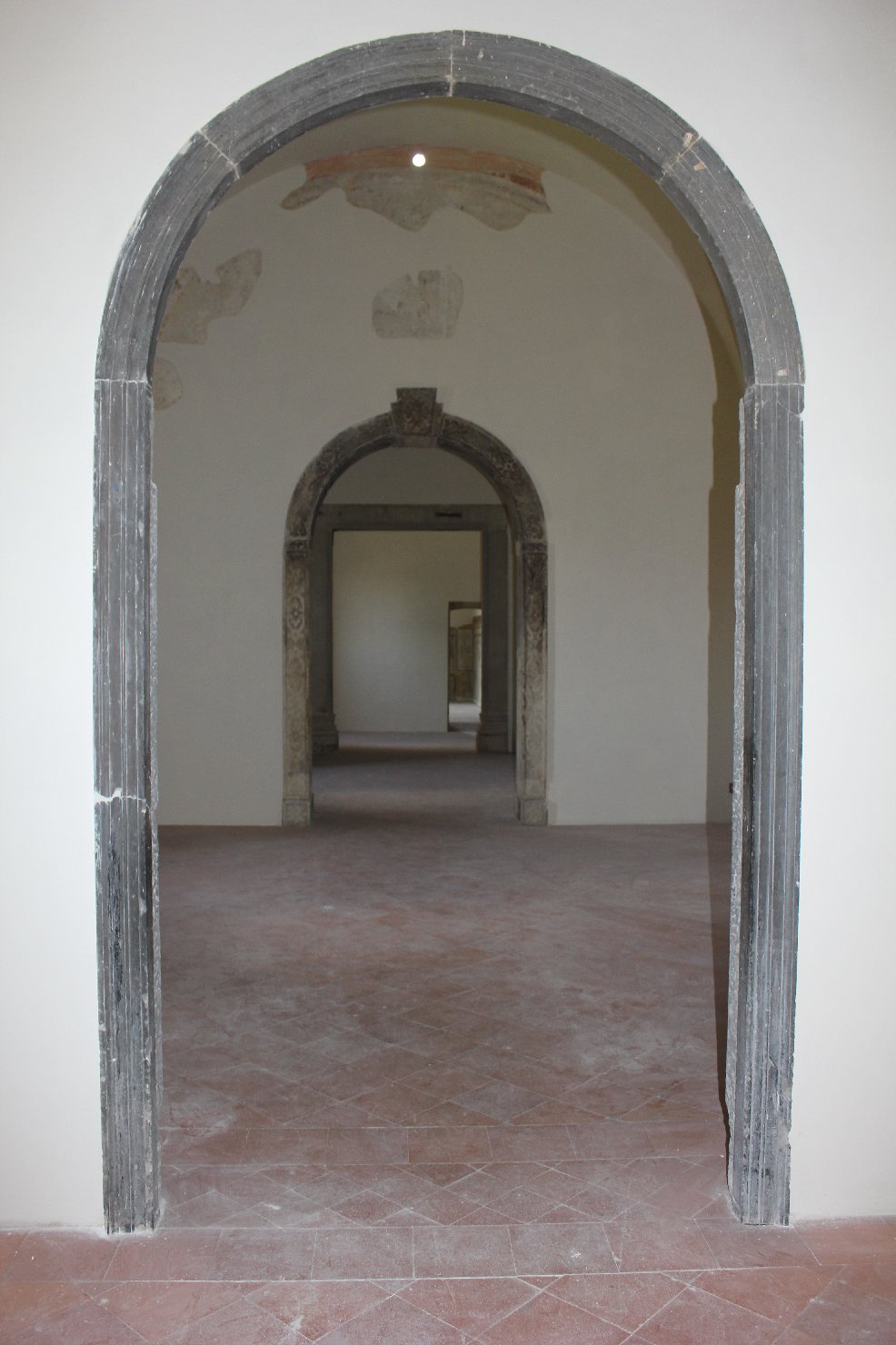 elementi decorativi a cerchio (mostra di portale) - ambito italiano (sec. XVI)
