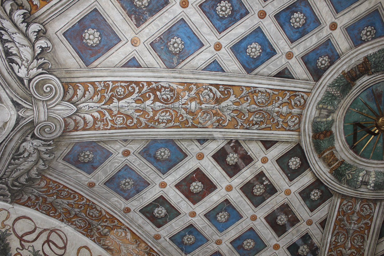 candelabre (decorazione pittorica, elemento d'insieme) - ambito italiano (secc. XV/ XVI)