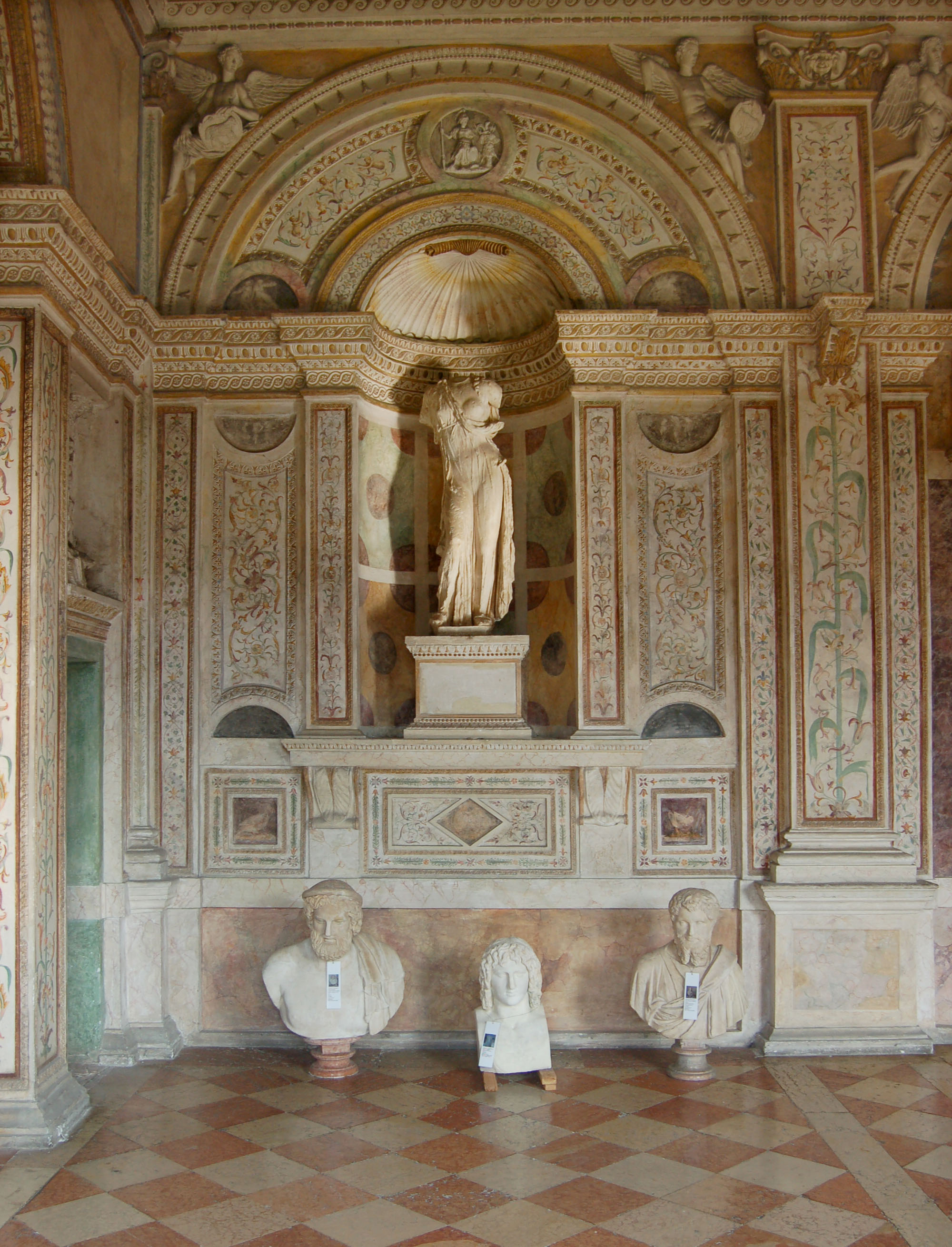 Ariete e Toro (decorazione plastico-pittorica) di Giulio Romano, Viani, Antonio Maria (cerchia), Viani, Antonio Maria (cerchia) (fine/ inizio secc. XVI/ XVII)