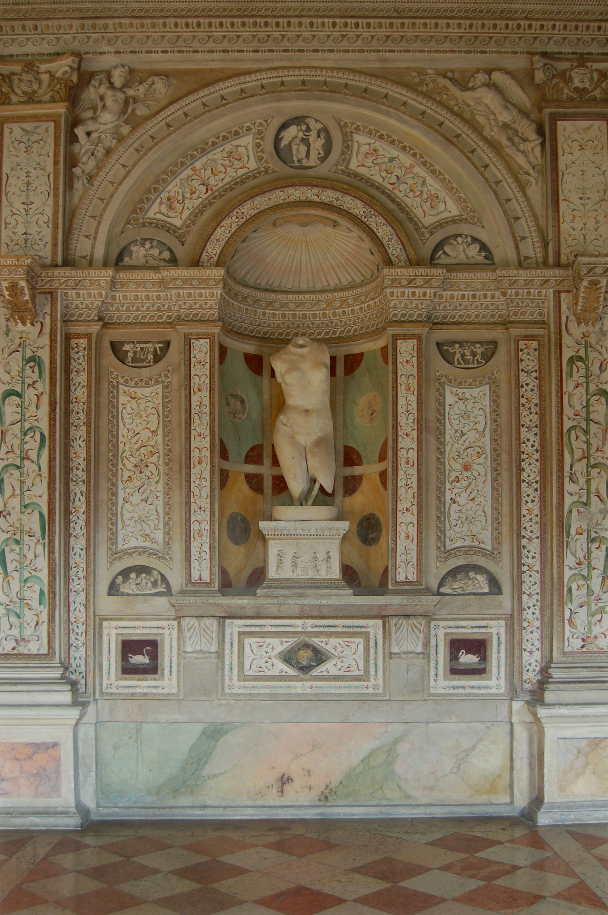 Settembre e Ottobre (decorazione plastico-pittorica) di Giulio Romano, Giulio Romano (bottega), Giulio Romano (cerchia), Scultori Giovanni Battista detto Giovanni Battista Mantovano (sec. XVI)