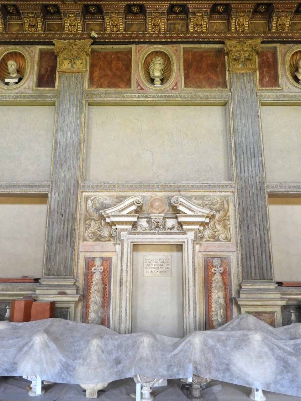 Motivi decorativi architettonici (mostra di porta) di Viani, Antonio Maria, Viani, Antonio Maria (e aiuti) (fine/ inizio secc. XVI/ XVII)
