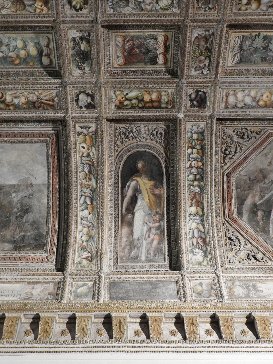 Latona con i figli Diana e Apollo (?) (dipinto murale) di Bertani Giovanni Battista (attribuito), Costa Lorenzo il Giovane (attribuito) (terzo quarto sec. XVI)