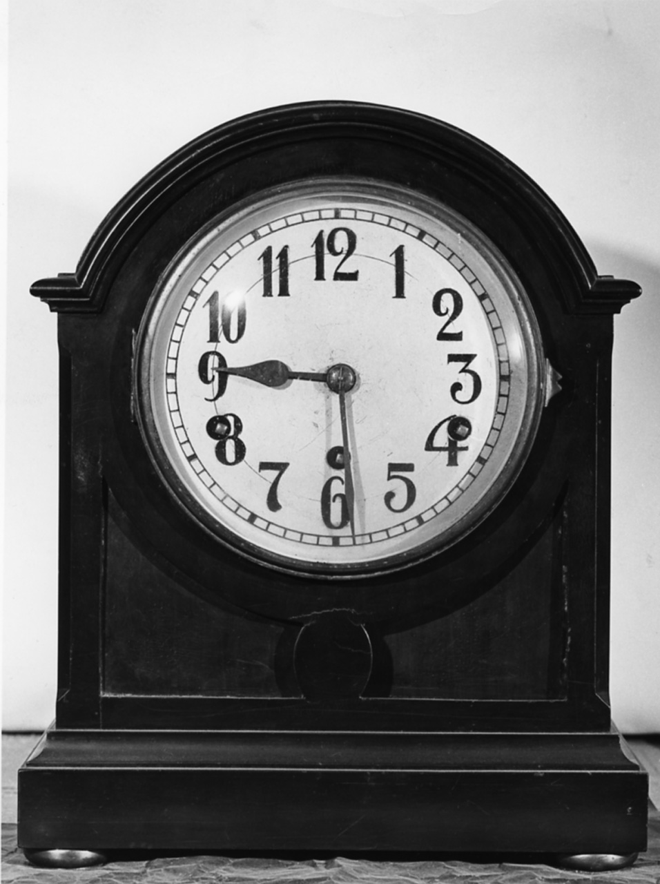 orologio - da mensola, opera isolata di A.G.U - manifattura francese (ultimo quarto sec. XIX)