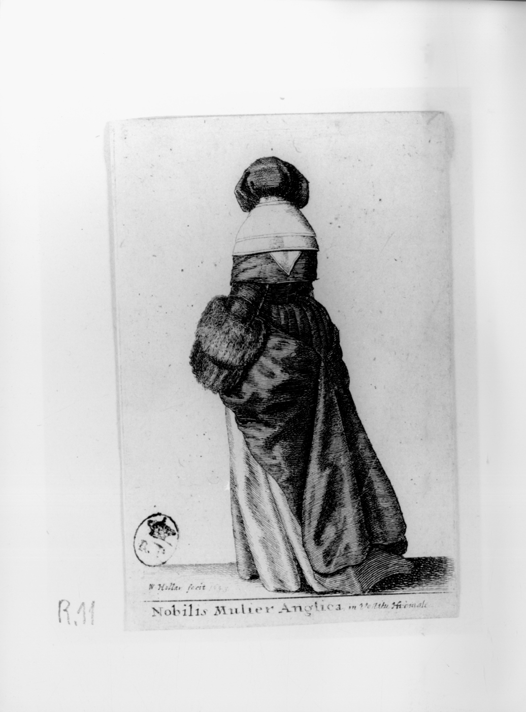 Nobilis Mulier Anglica in Vestitu Hiemali, figura femminile in costume inglese (stampa smarginata, serie) di Hollar Wenzel (secondo quarto sec. XVII)