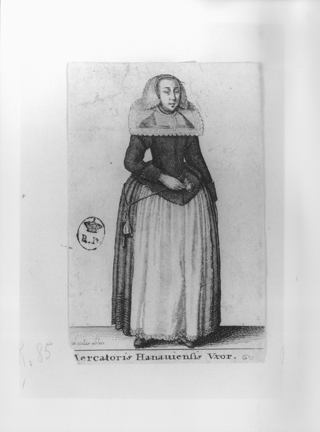 Mercatoris Hanaviensis Uxor, figura femminile in costume tedesco (stampa smarginata, serie) di Hollar Wenzel (secondo quarto sec. XVII)