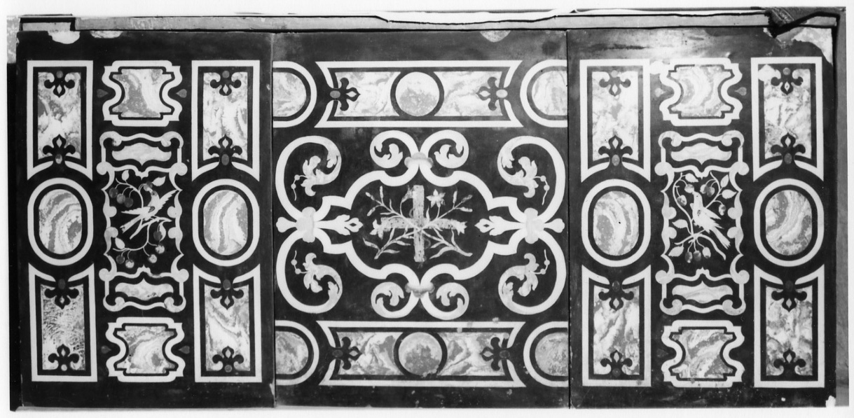 motivi decorativi geometrici e floreali (paliotto) - ambito comasco (sec. XVIII)