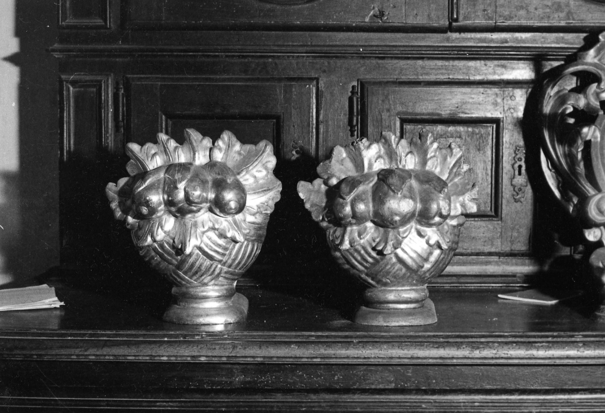 canestro di frutta (decorazione a intaglio, coppia) - ambito locale (inizio sec. XIX)