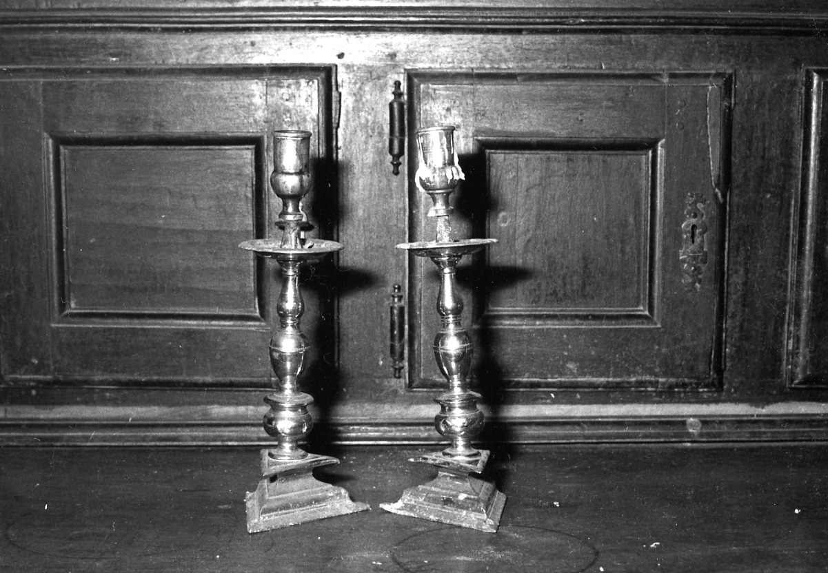 candeliere d'altare, serie - ambito locale (sec. XVIII)