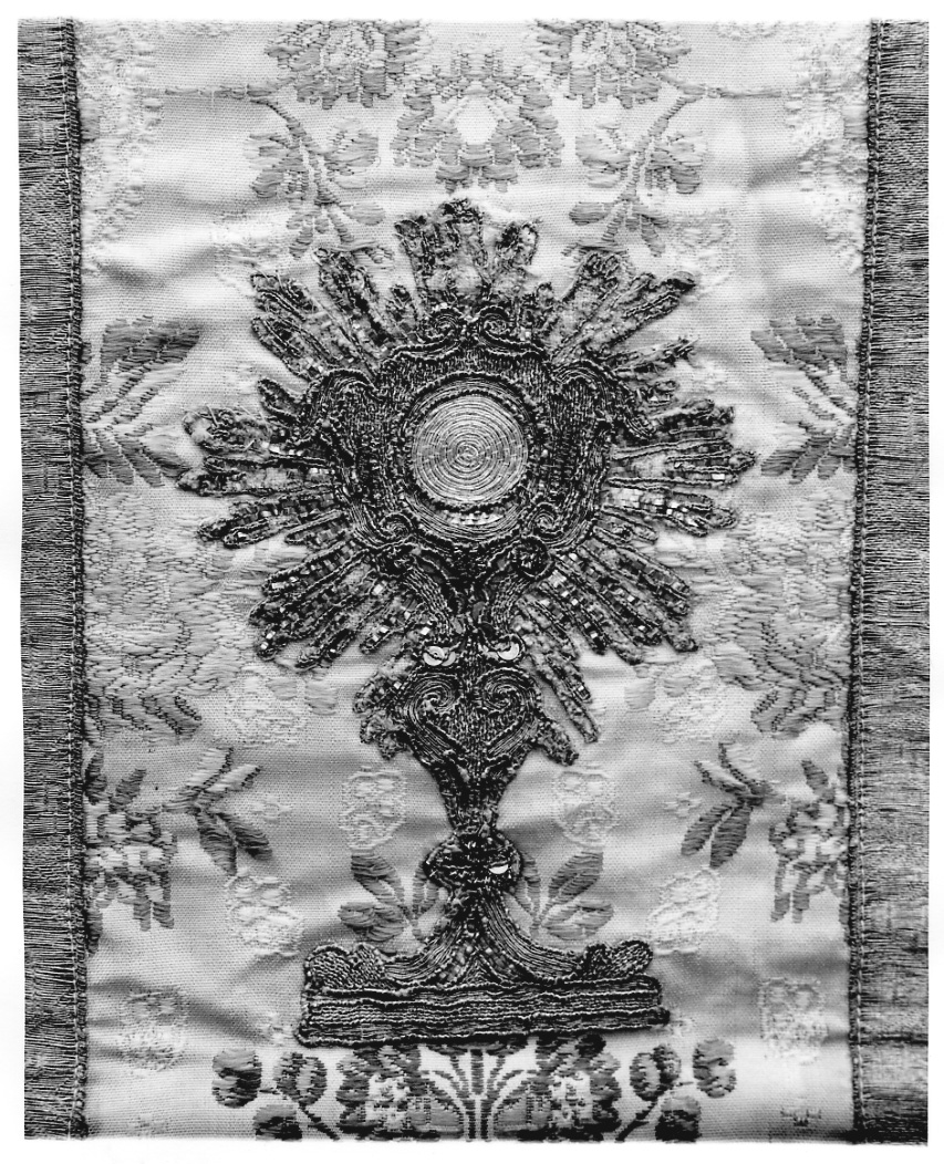 OSTENSORIO (decorazione a ricamo, elemento d'insieme) - manifattura italiana (terzo quarto sec. XVIII)
