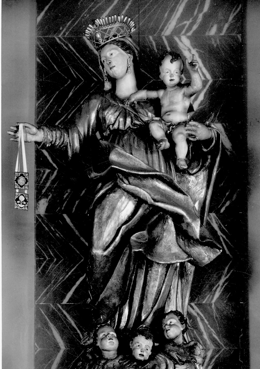 Madonna con Bambino che benedice (scultura, opera isolata) - bottega piemontese (prima metà sec. XVIII)