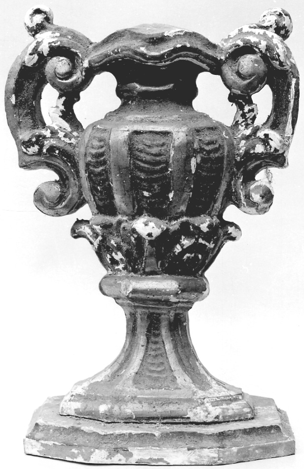 vaso d'altare con composizione floreale, serie - bottega della Valsesia (prima metà sec. XVII)