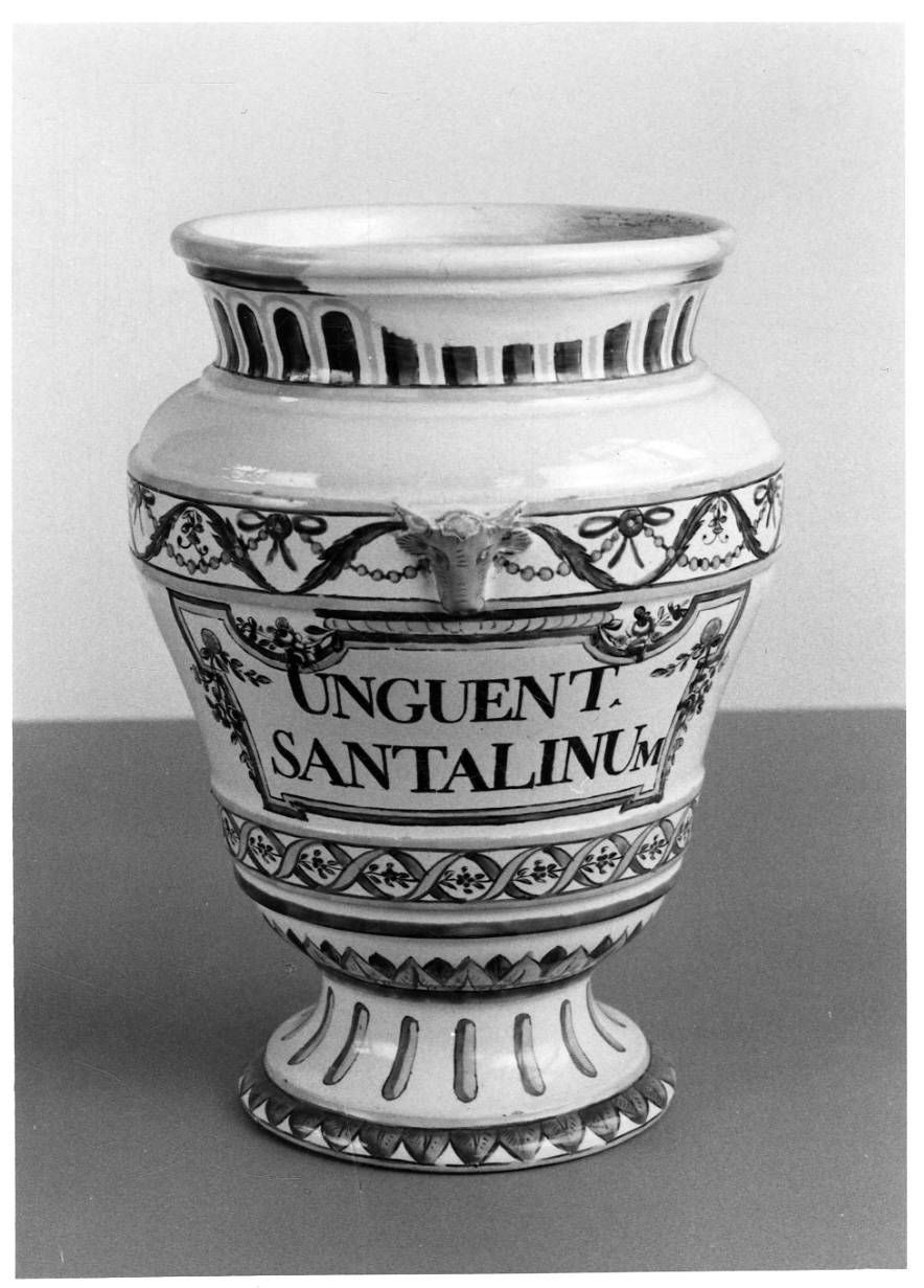 emblema della città di Torino (albarello, elemento d'insieme) di Rossetti Manifattura (fine sec. XVIII)