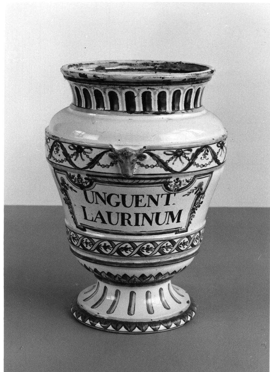 emblema della città di Torino (albarello, elemento d'insieme) di Rossetti Manifattura (fine sec. XVIII)