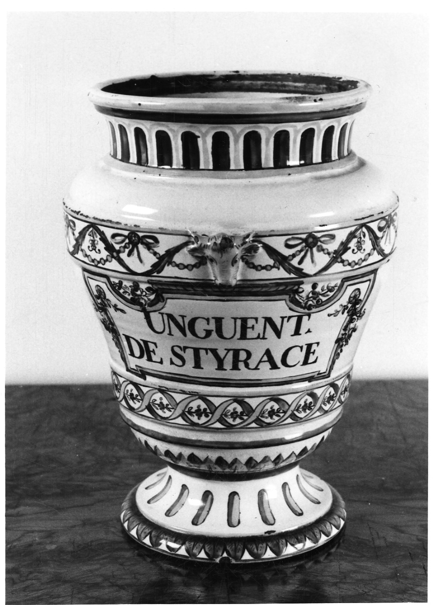 emblema della città di Torino (albarello, elemento d'insieme) di Rossetti Manifattura (fine sec. XVIII)