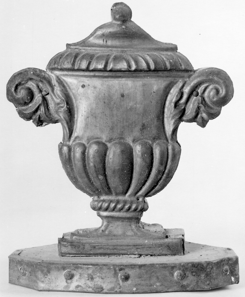 vaso d'altare con composizione floreale, serie - ambito della Valsessera, ambito della Valsesia (fine/ inizio secc. XVII/ XVIII)