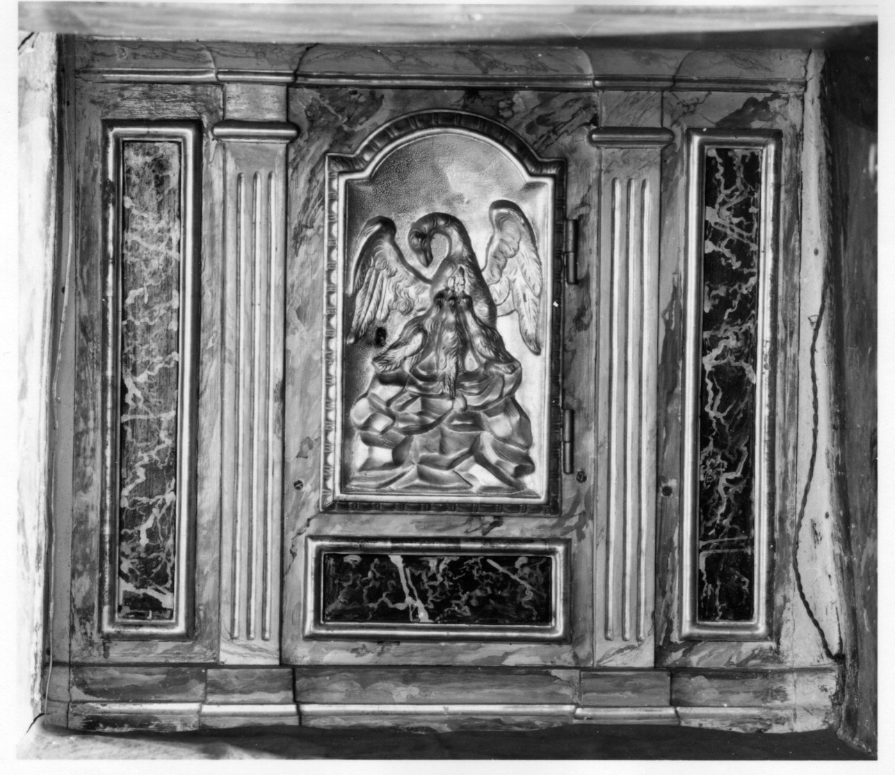 PELLICANO CHE IMBOCCA I PICCOLI NEL NIDO (tabernacolo, opera isolata) - bottega piemontese (fine/ inizio secc. XVIII/ XIX)