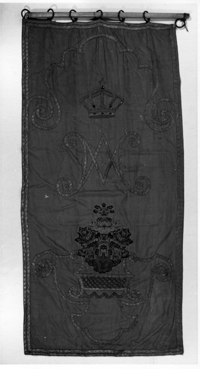 MOTIVI DECORATIVI CON MONOGRAMMA MARIANO (tessuto, opera isolata) - manifattura piemontese (prima metà sec. XX)