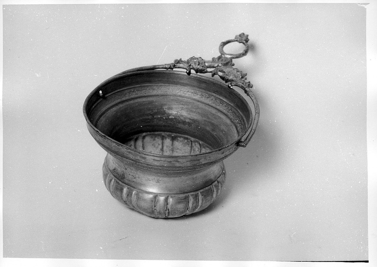 secchiello per l'acqua benedetta, opera isolata - ambito piemontese (fine/ inizio secc. XIX/ XX)