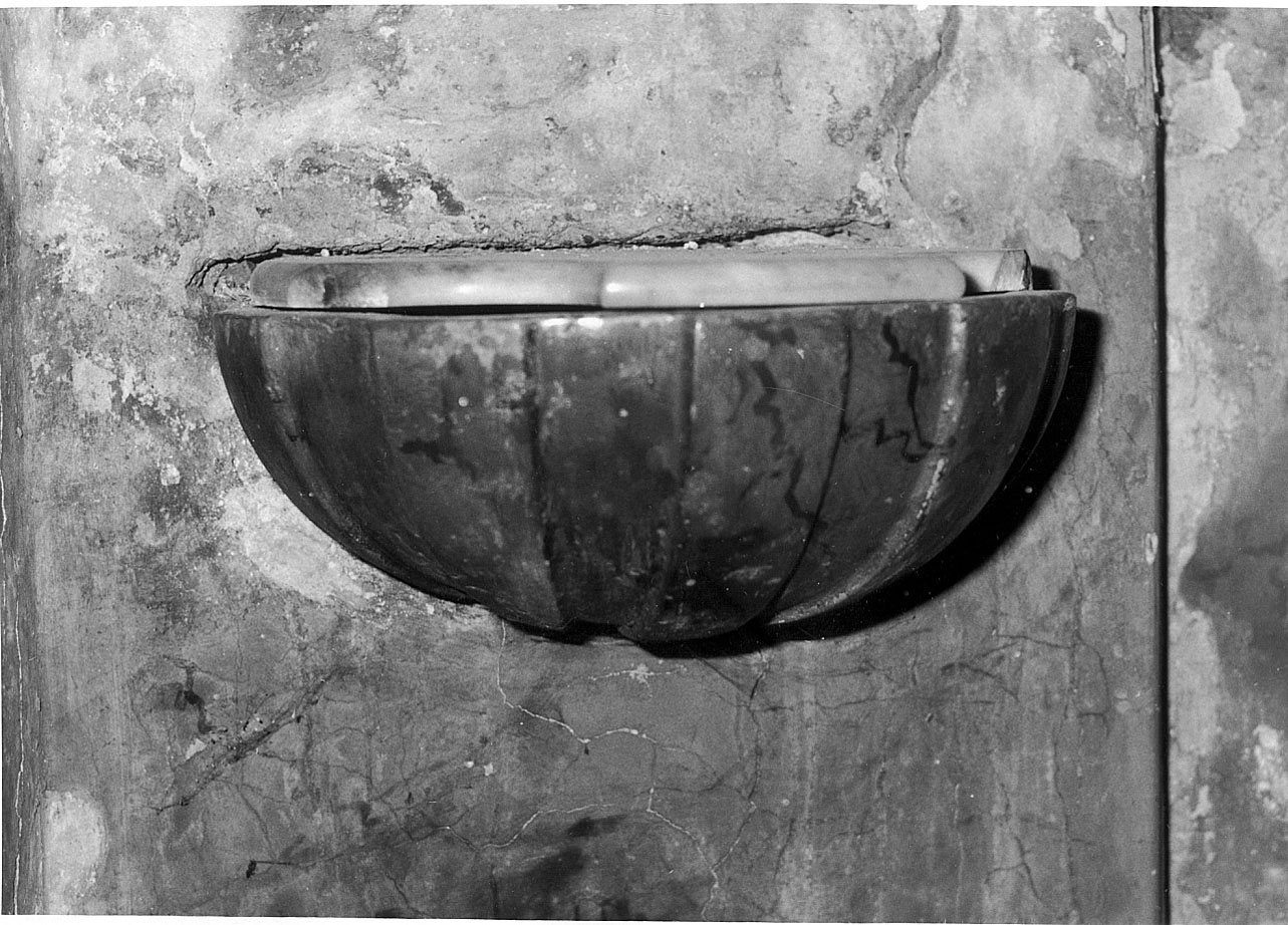 acquasantiera - da parete, opera isolata - ambito ligure-piemontese (sec. XVIII)