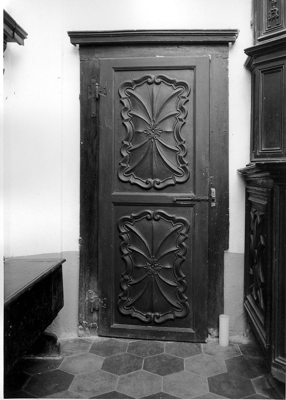 porta - ad un battente, opera isolata - ambito ligure-piemontese (seconda metà sec. XVIII)