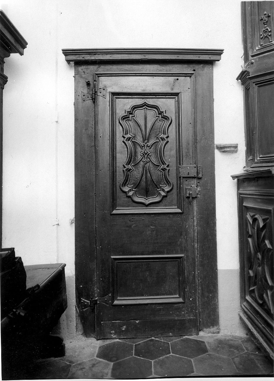 porta - ad un battente, opera isolata - ambito ligure-piemontese (seconda metà sec. XVIII)