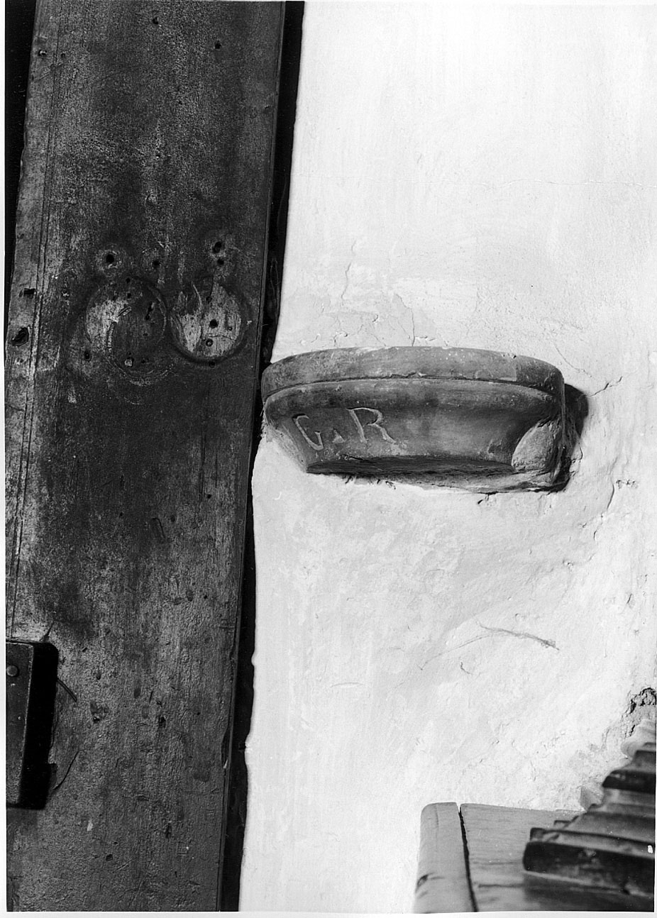 acquasantiera - da parete, opera isolata - ambito ligure-piemontese (sec. XVIII)