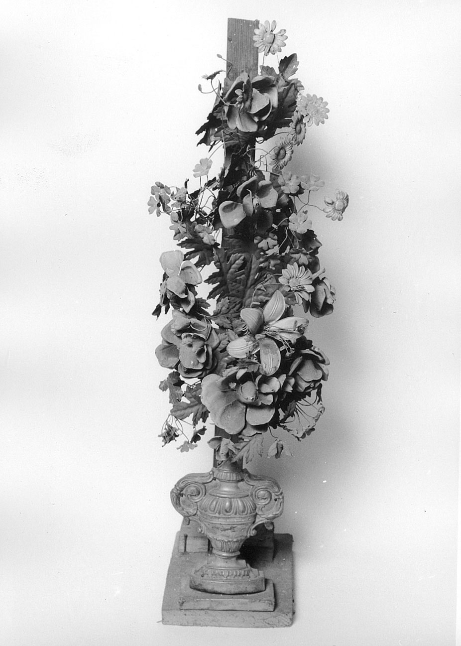 vaso d'altare con composizione floreale, opera isolata - ambito ligure-piemontese (sec. XIX)