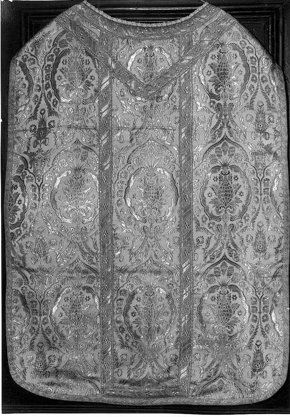 paramento liturgico, insieme - manifattura italiana (secondo quarto sec. XX)