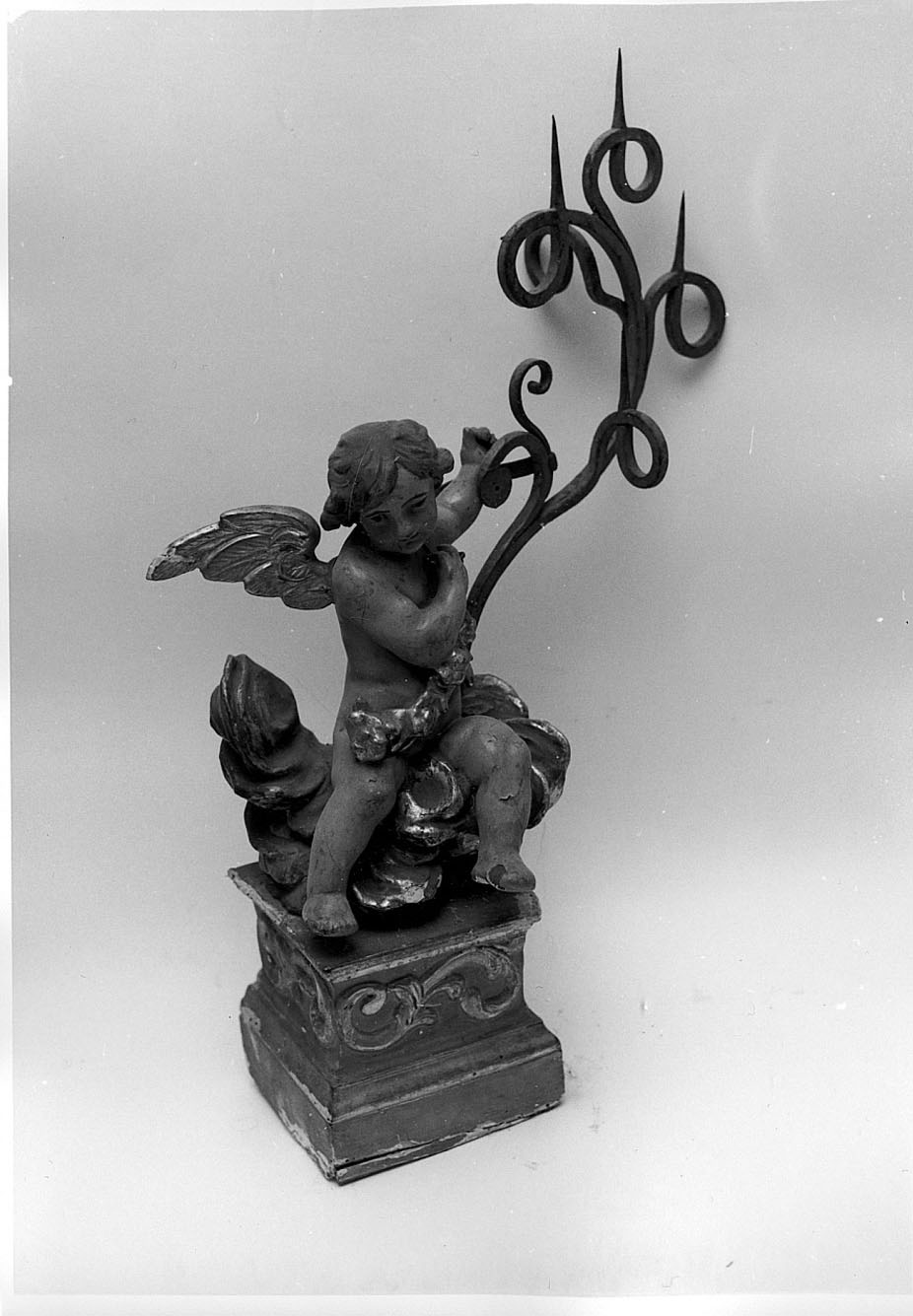 angioletto reggicandelabro (candelabro - a statuetta, opera isolata) - ambito ligure-piemontese (prima metà sec. XVIII)