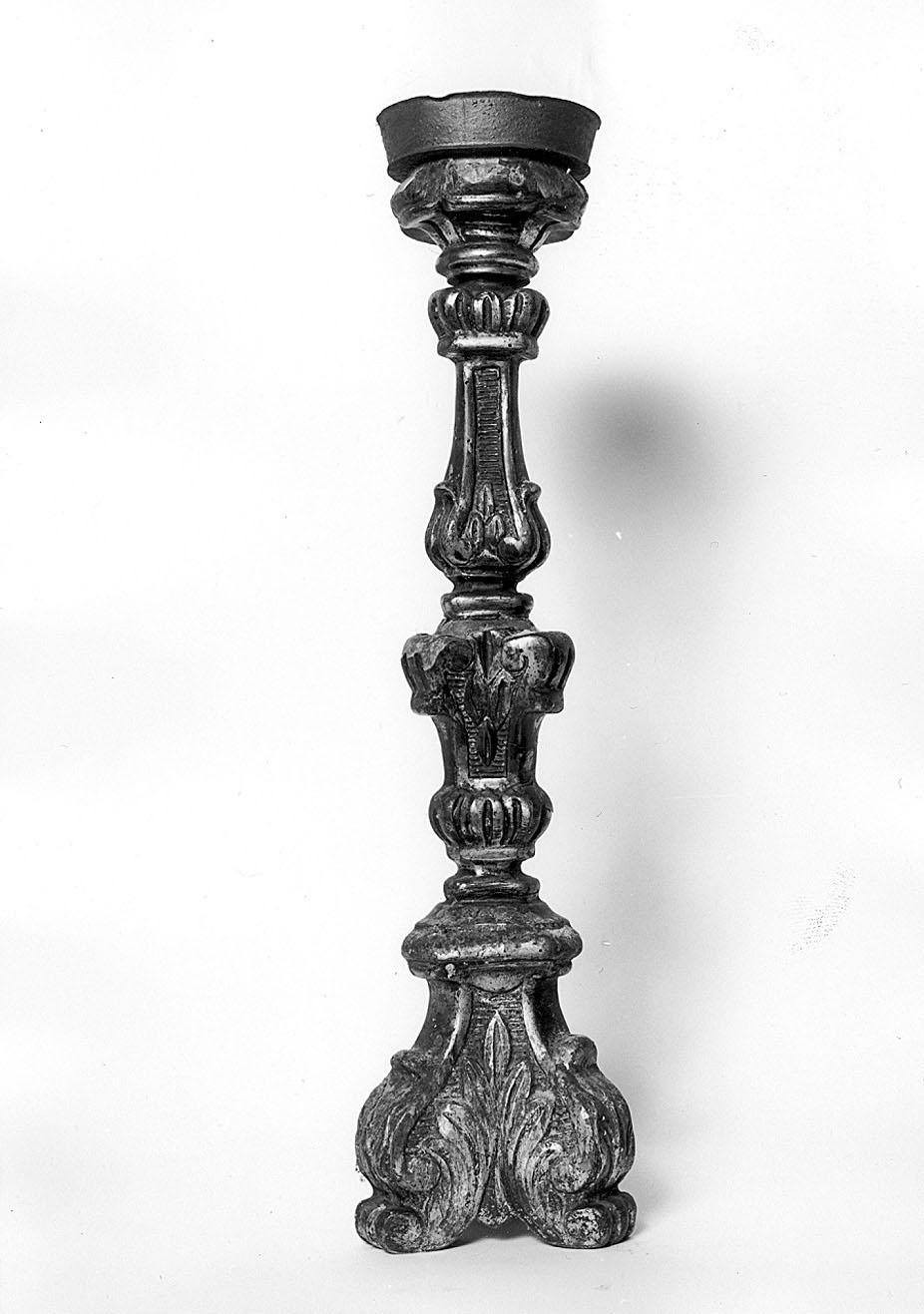 candeliere d'altare, serie - bottega ligure (seconda metà sec. XVIII)