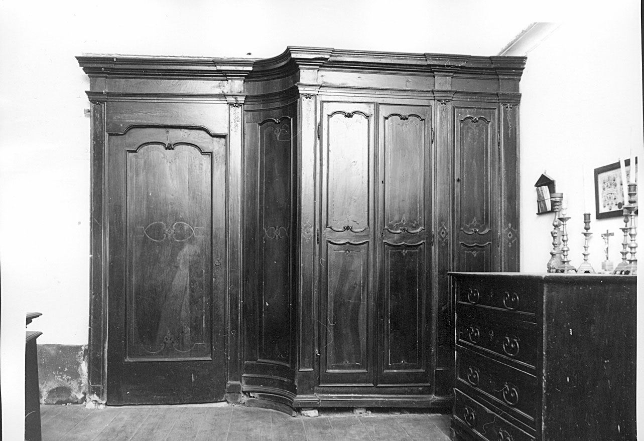 armadio, opera isolata - bottega ligure (seconda metà sec. XVIII)