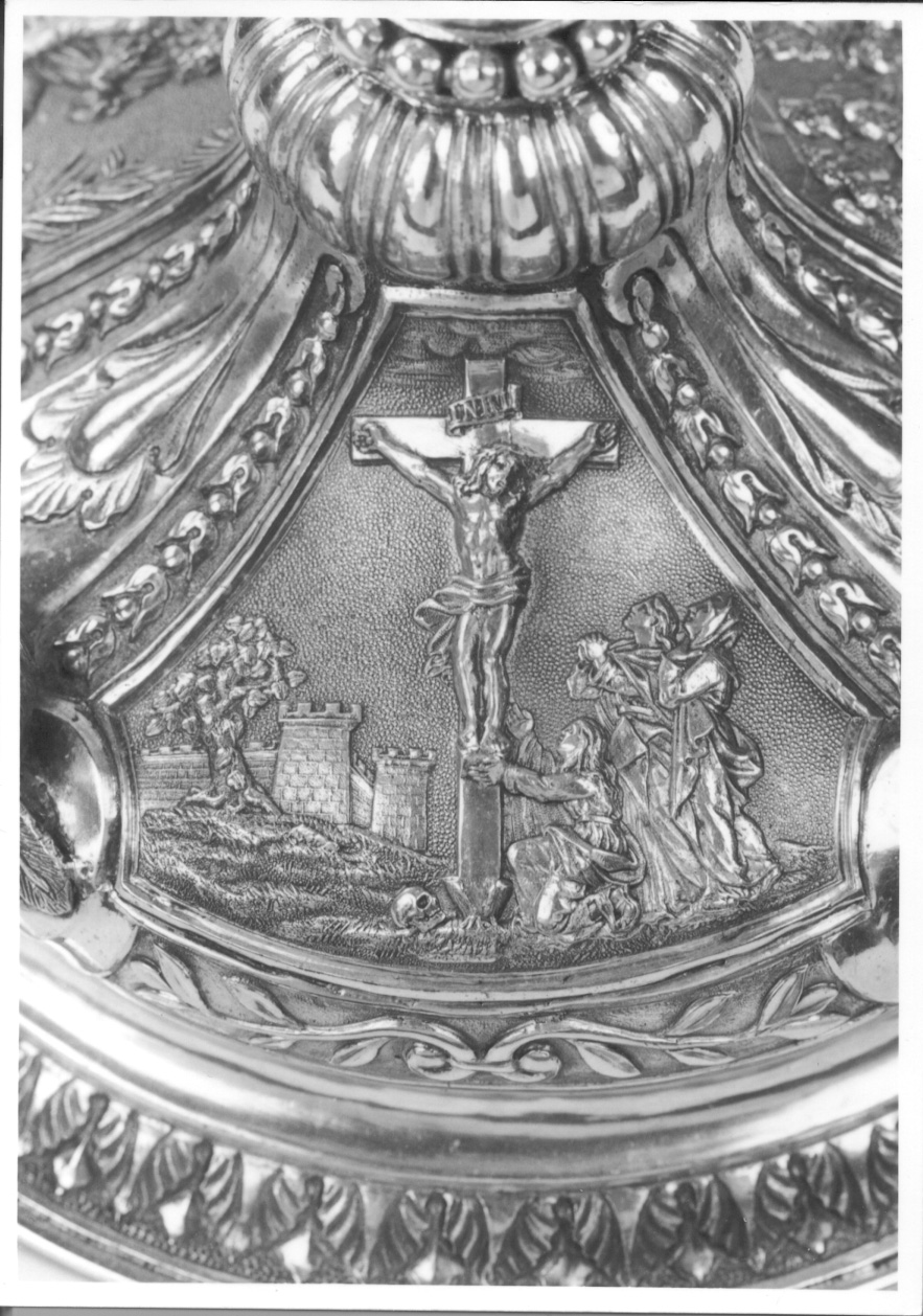 Crocifissione, crocifissione di Cristo (decorazione plastica) di Tribocco Pietro (metà sec. XIX)