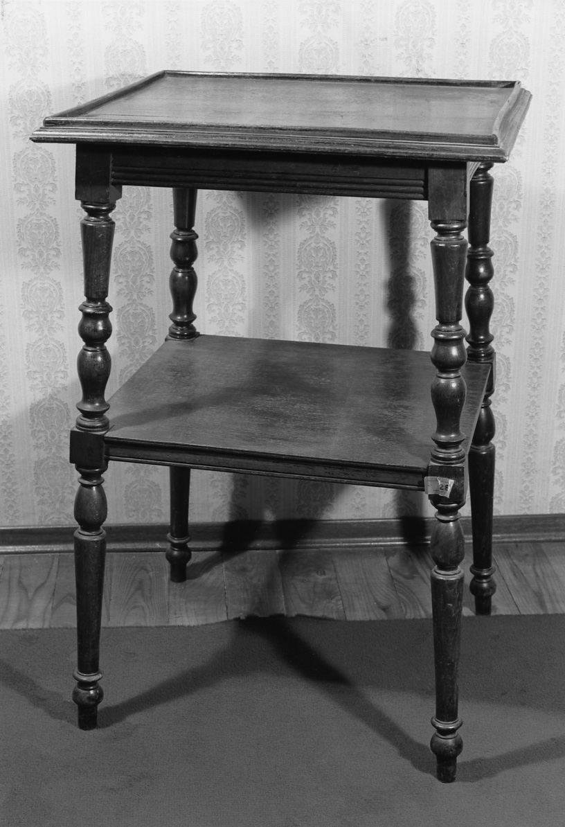 tavolino - a doppio ripiano, opera isolata - ambito piemontese (inizio sec. XX)